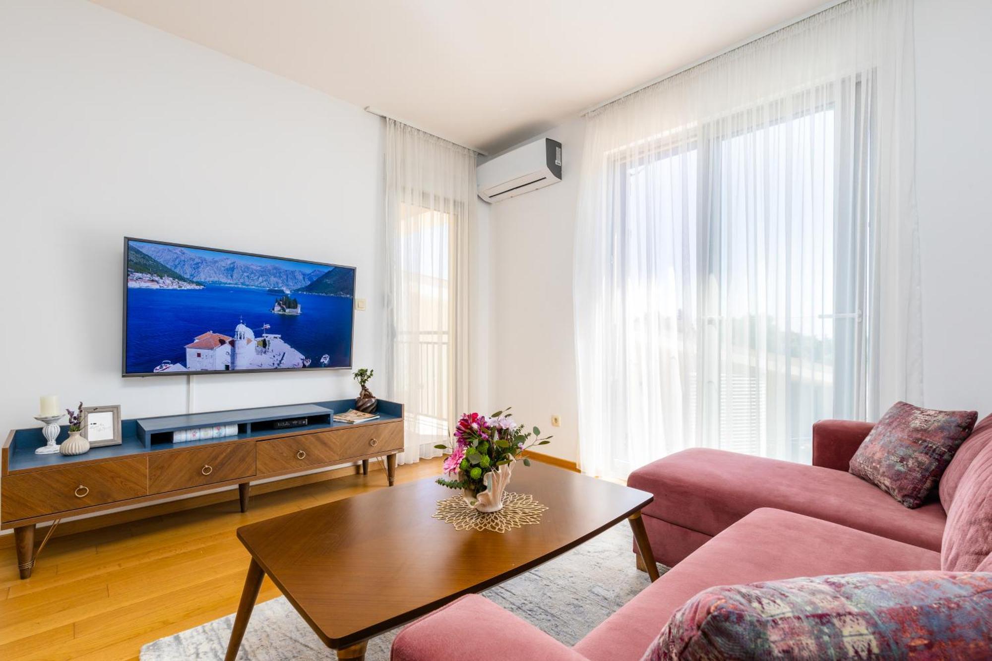 Apart Hotel M S Katunjanin Херцег Нови Екстериор снимка