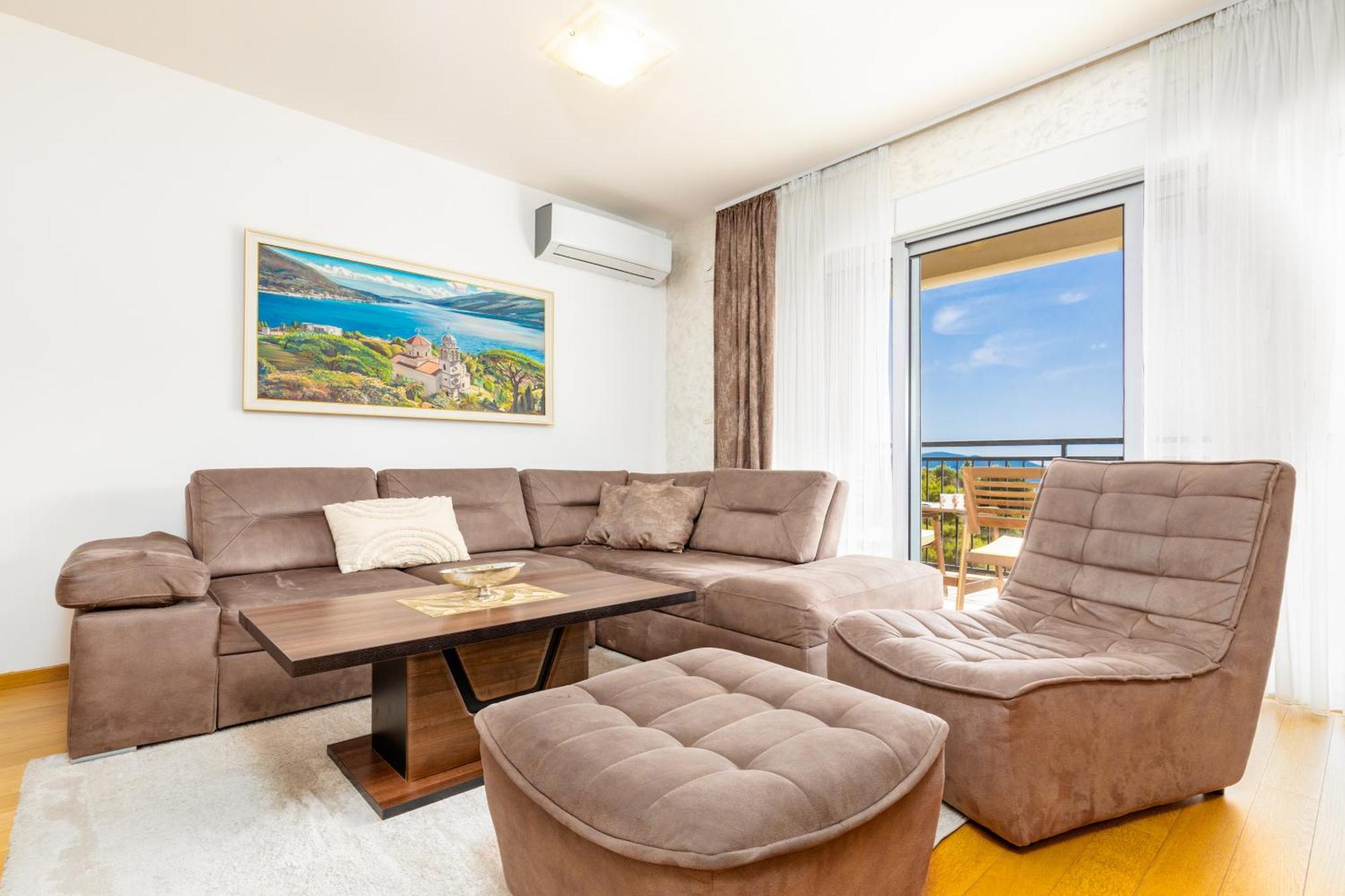 Apart Hotel M S Katunjanin Херцег Нови Екстериор снимка