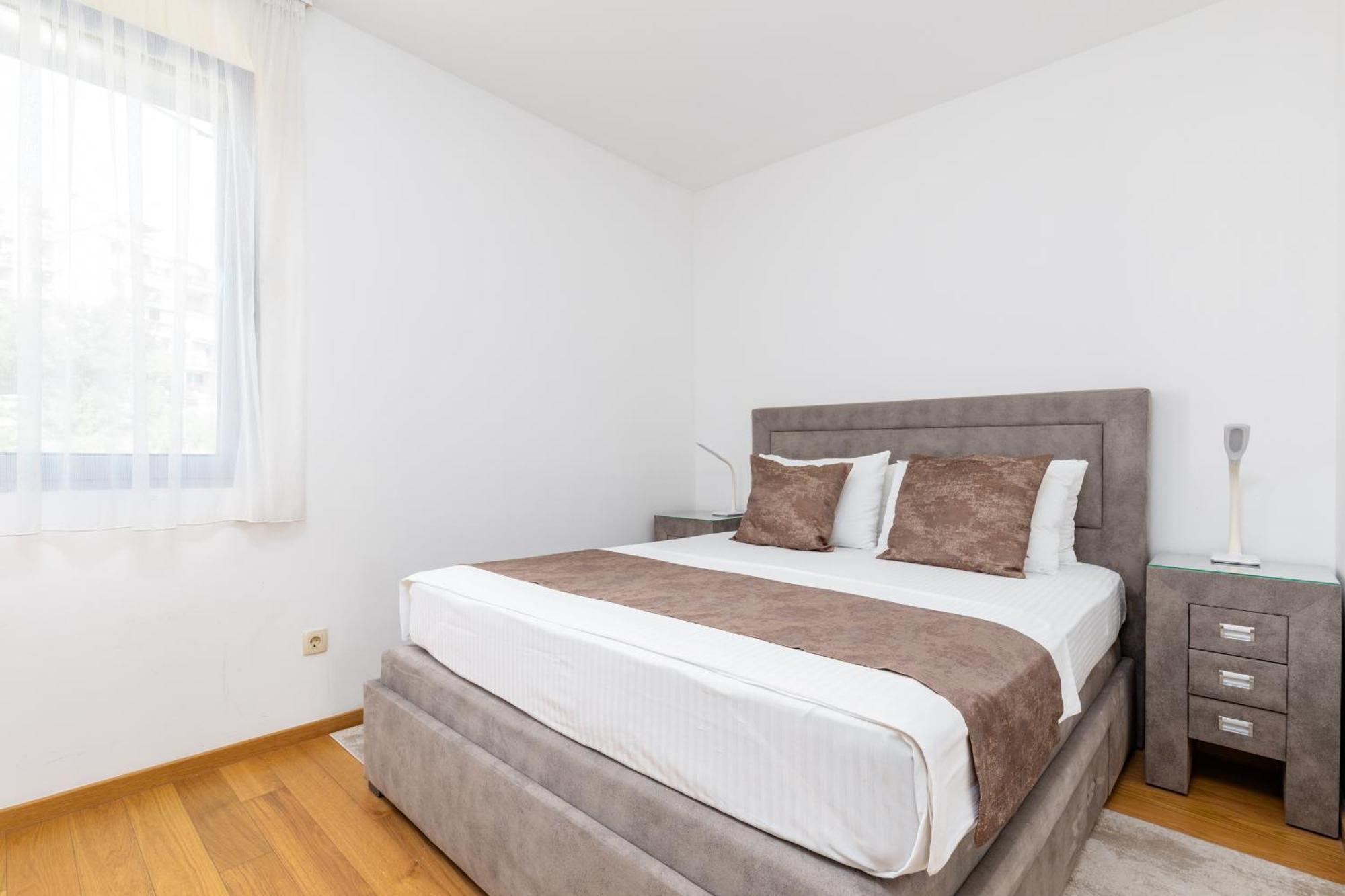 Apart Hotel M S Katunjanin Херцег Нови Екстериор снимка