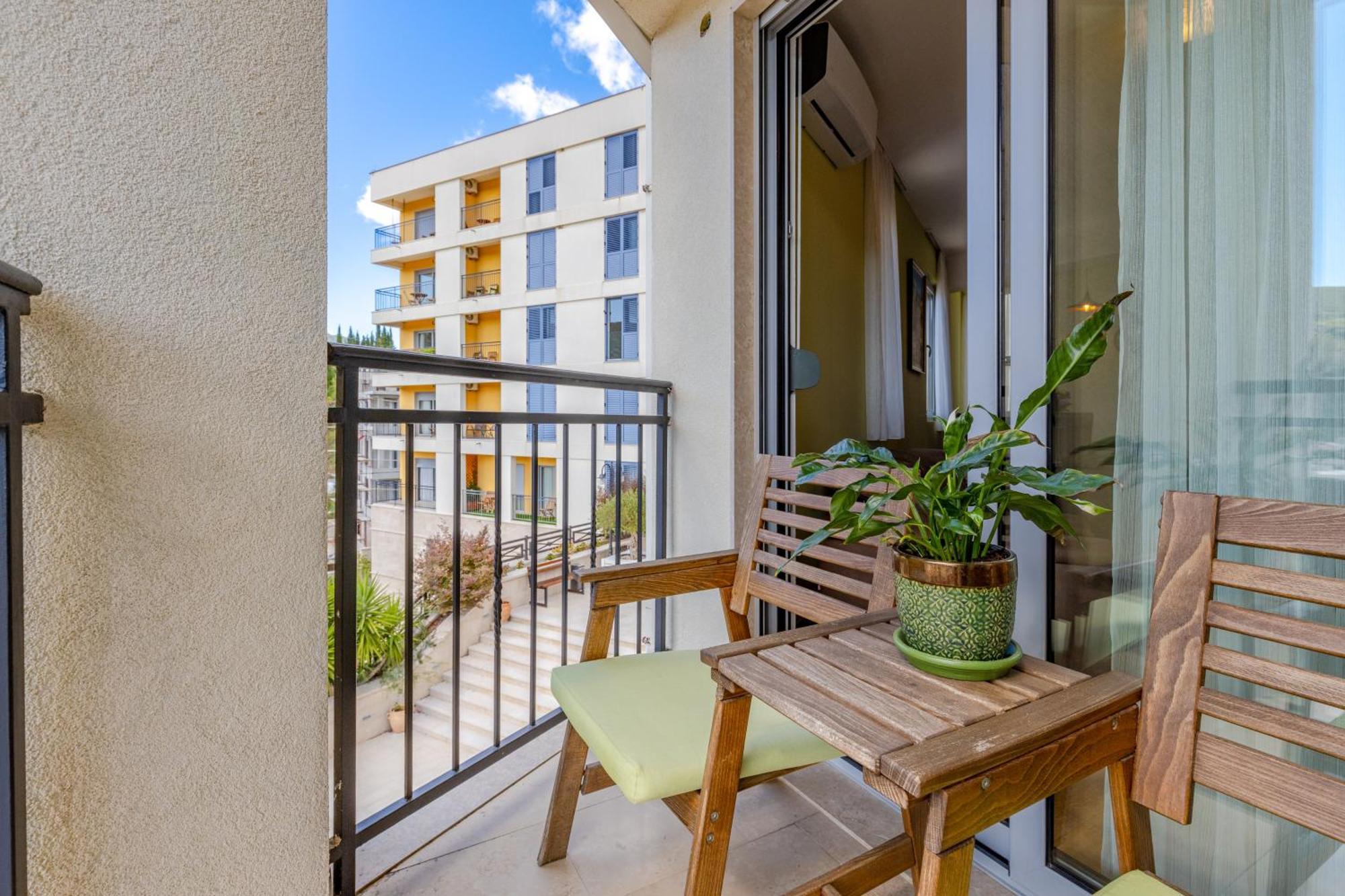 Apart Hotel M S Katunjanin Херцег Нови Екстериор снимка
