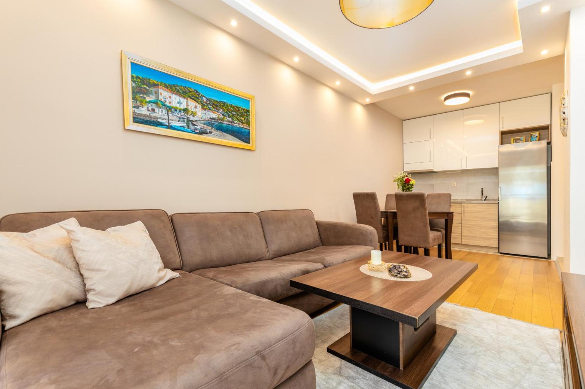 Apart Hotel M S Katunjanin Херцег Нови Екстериор снимка