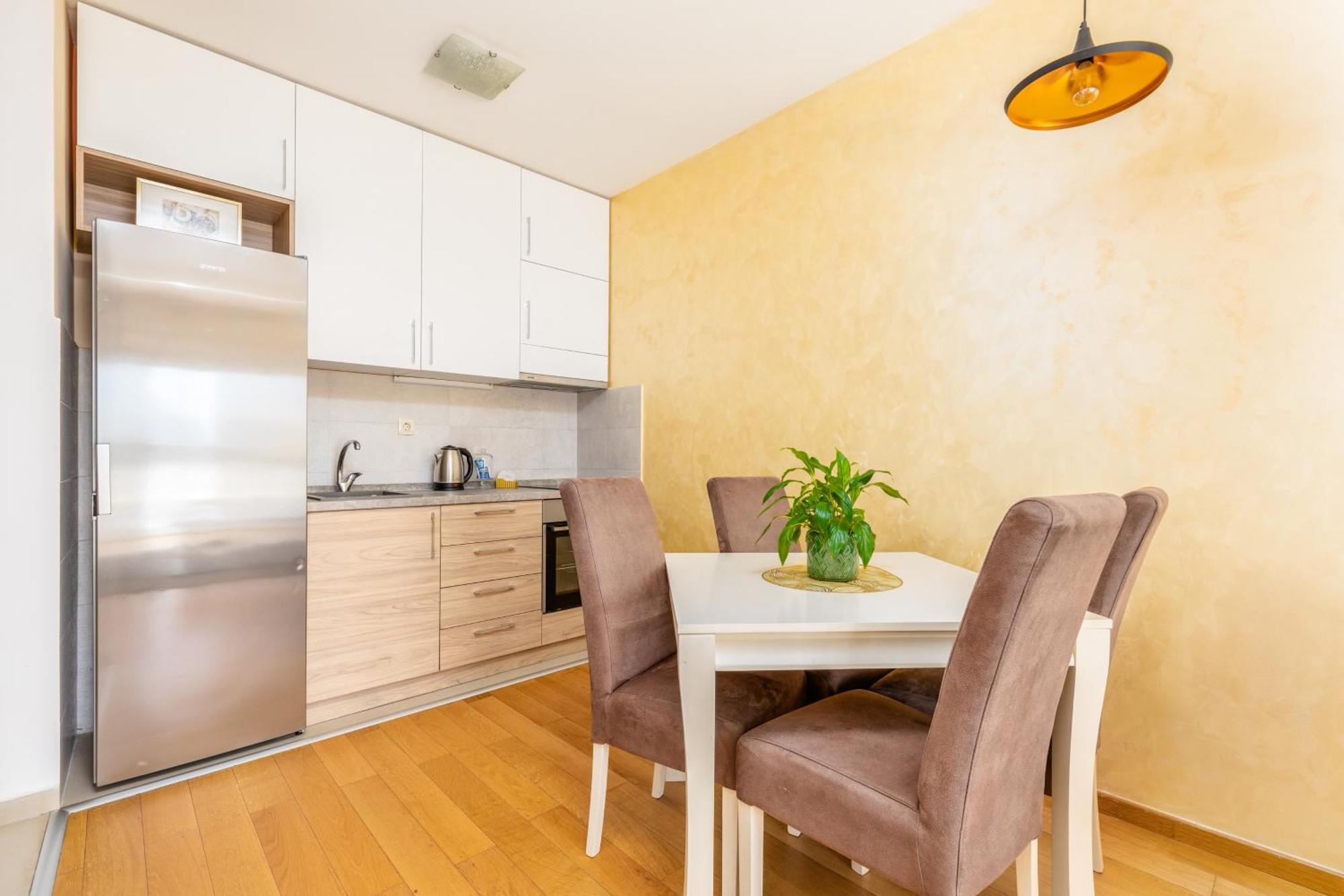 Apart Hotel M S Katunjanin Херцег Нови Екстериор снимка