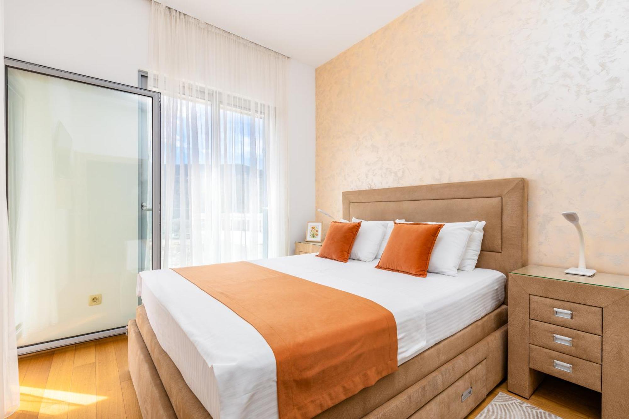 Apart Hotel M S Katunjanin Херцег Нови Екстериор снимка