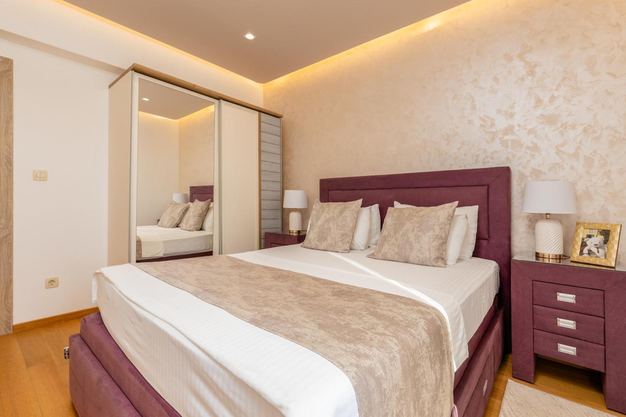 Apart Hotel M S Katunjanin Херцег Нови Екстериор снимка